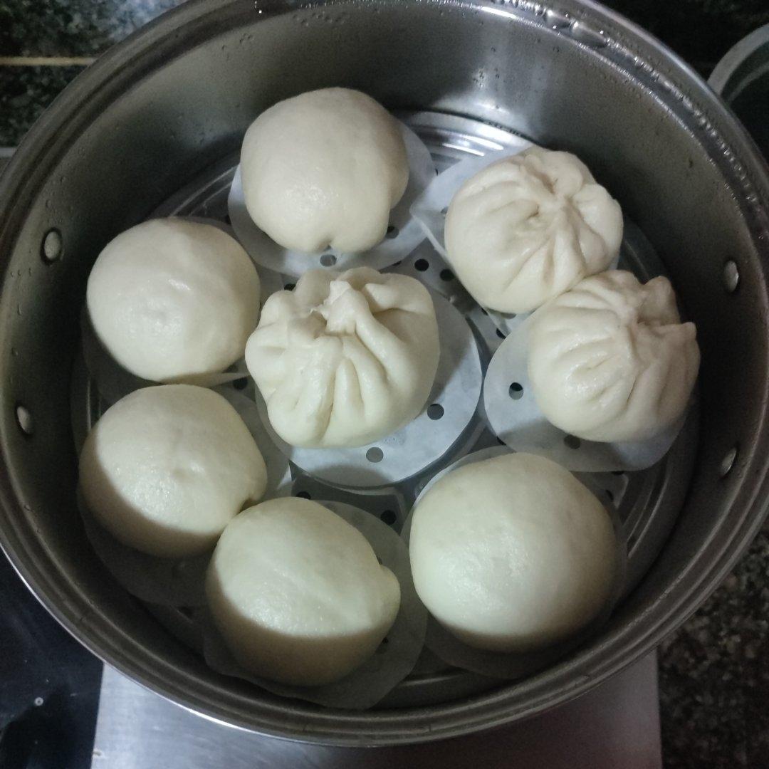 暄软可口的豆沙包