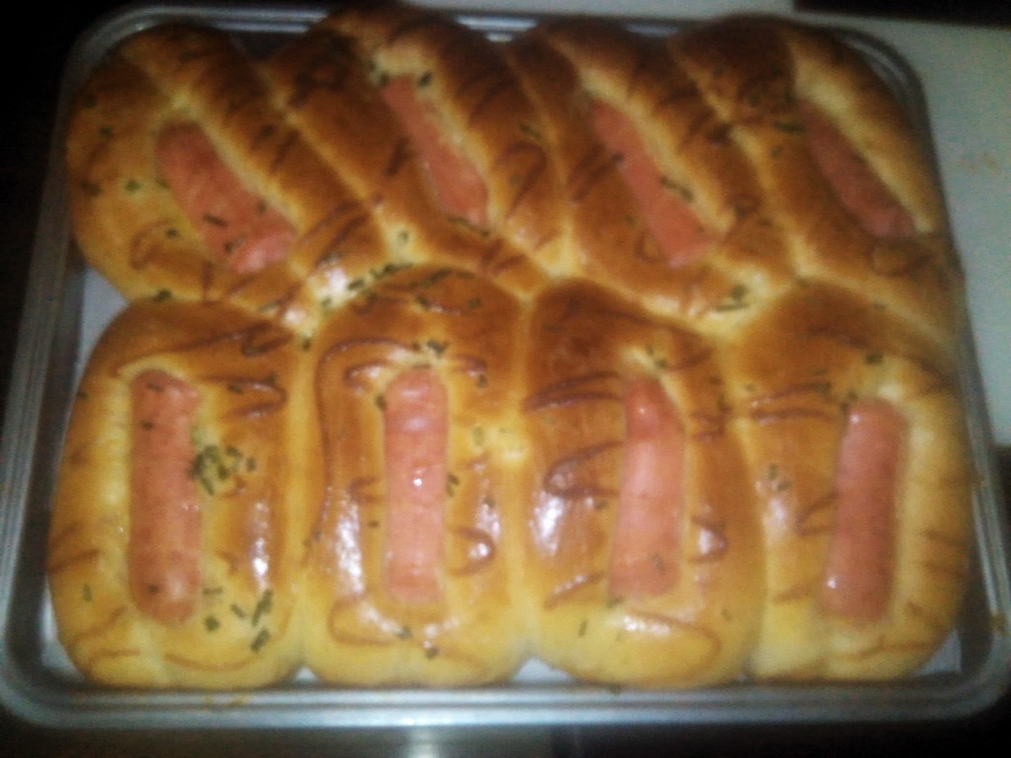 香肠面包-超多人的最爱，做面包的第一选择哦（超详细的揉面,面包整形过程）