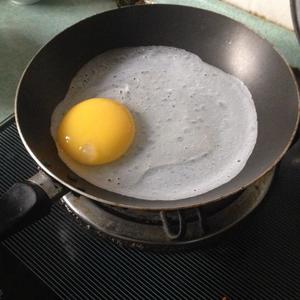 煎鹅蛋的做法 步骤2