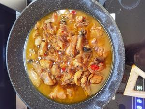 极美味的鲍鱼花螺虾焖鸡的做法 步骤6