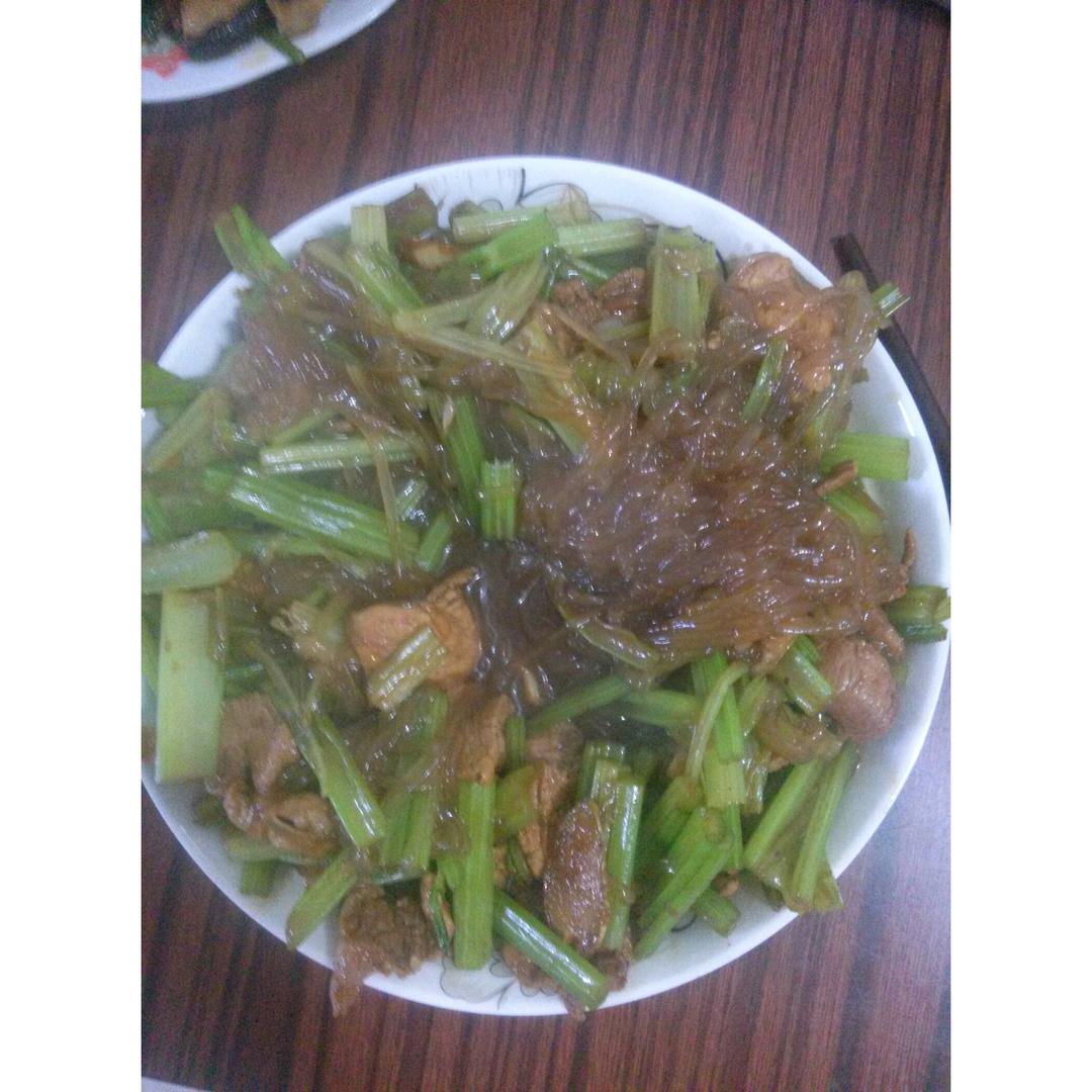 五花肉芹菜粉