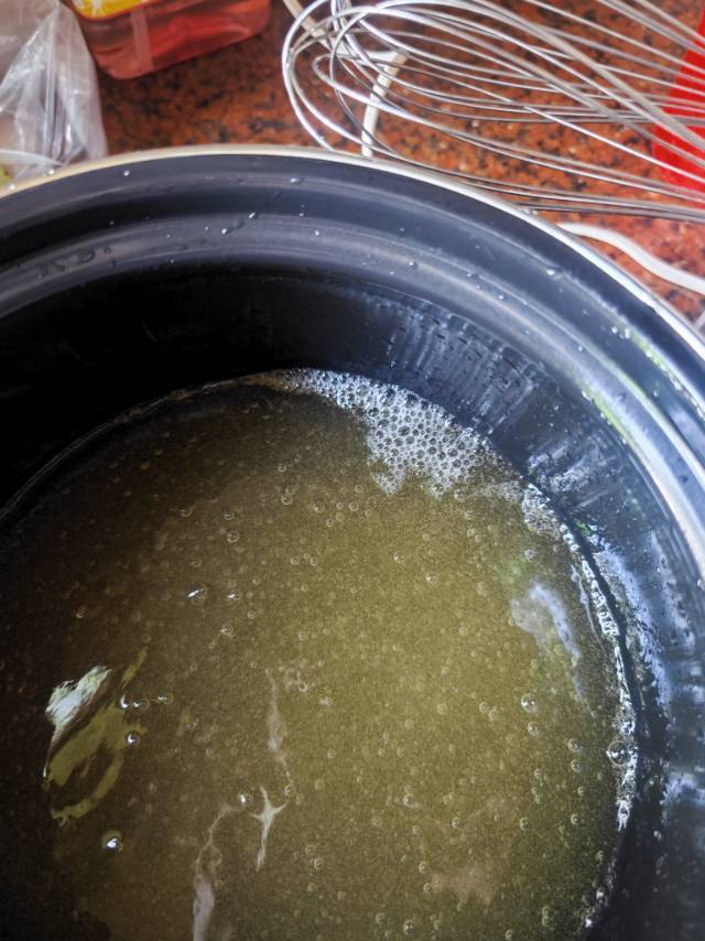 打蛋器搓冰粉（冰粉籽）