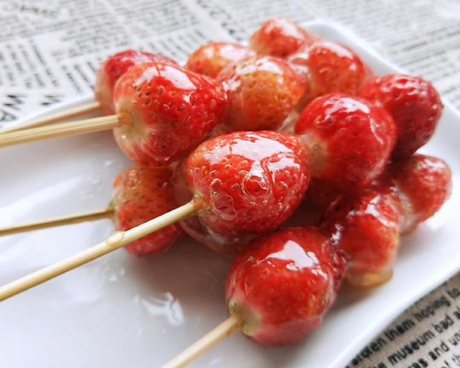 草莓糖葫芦的做法