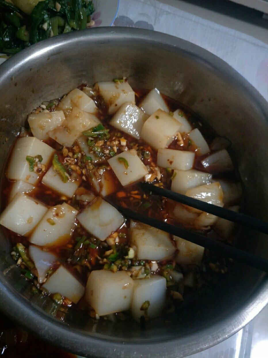 巷子的黑猫做的凉拌凉粉