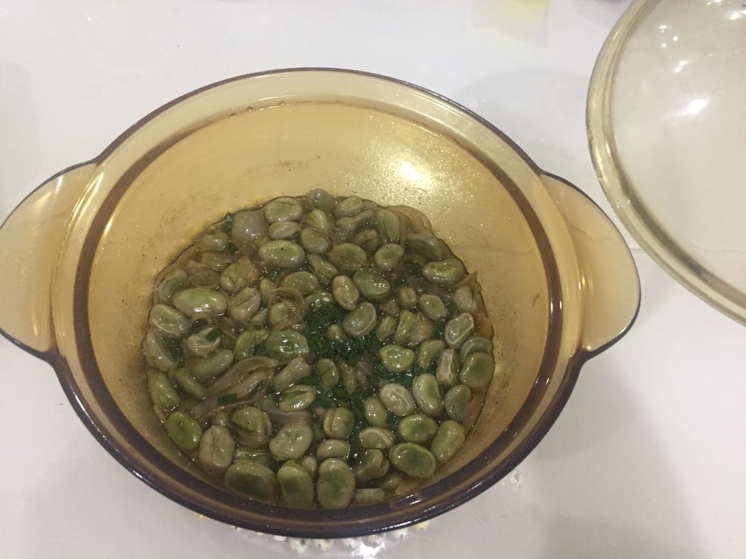 洋葱蚕豆煲