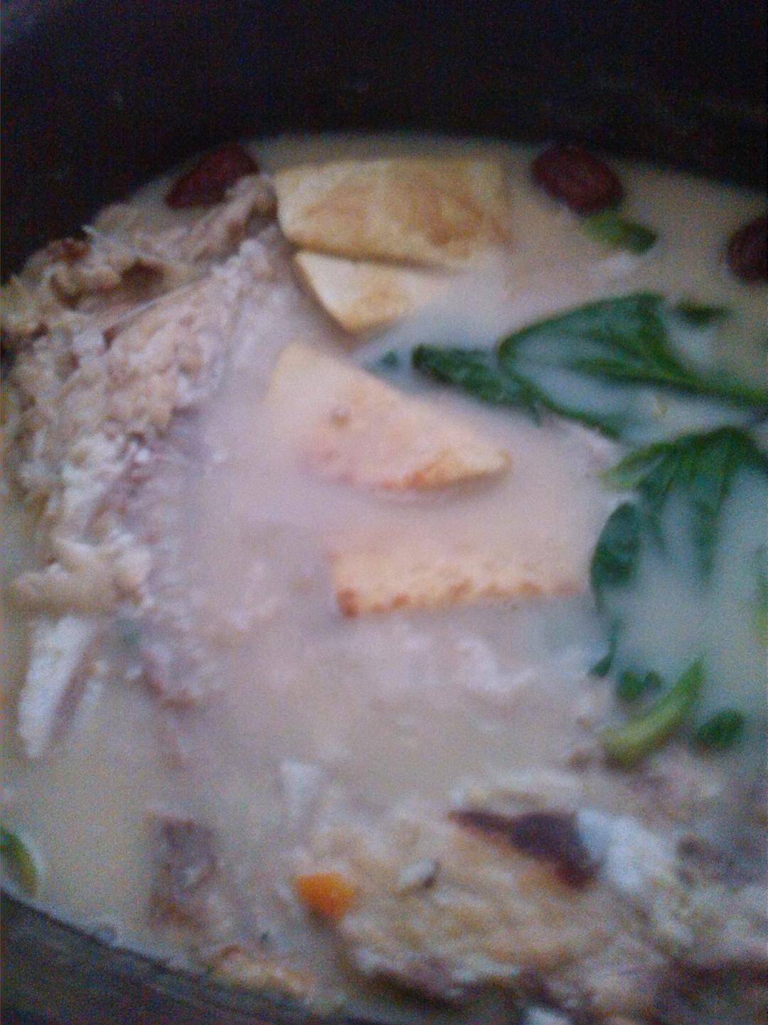 铁锅鱼头炖豆腐