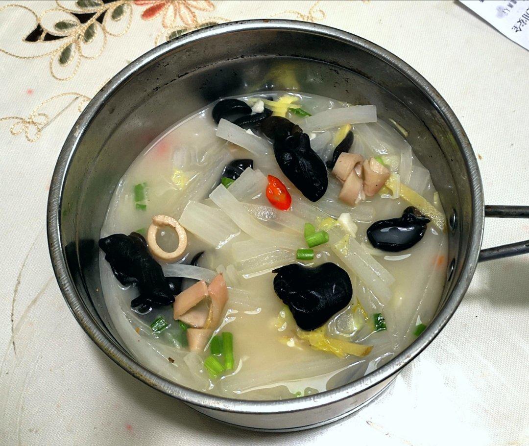 白萝卜墨鱼猪骨汤