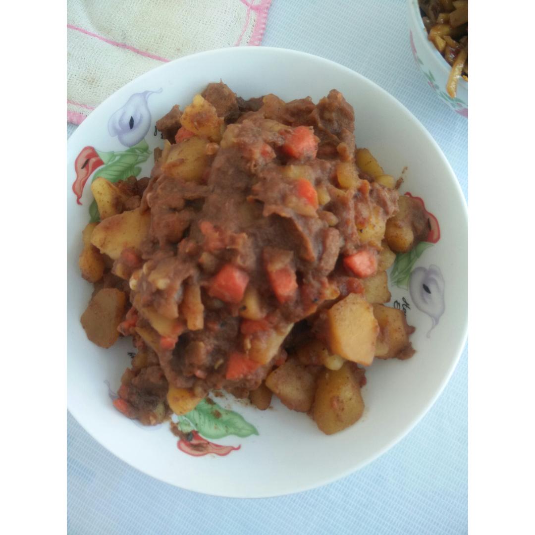 土豆胡萝卜炖猪肉