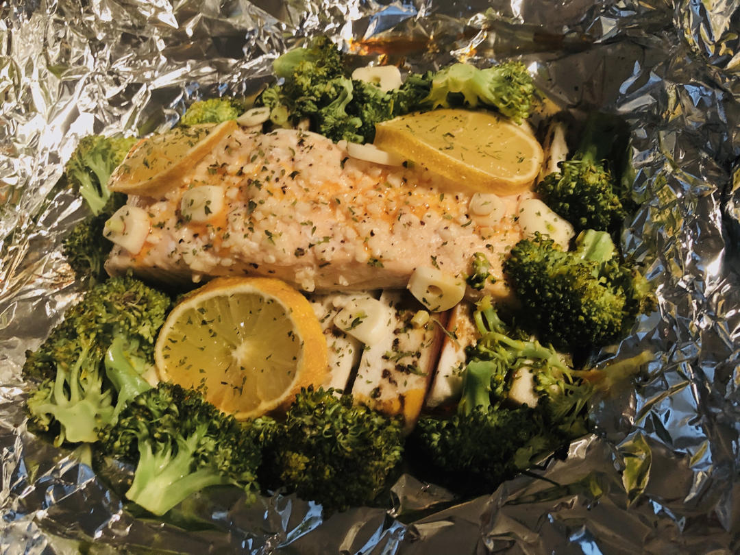 纸包柠檬三文鱼——高颜值美食轻松做（空气炸锅/烤箱/微波炉都适用的食谱）