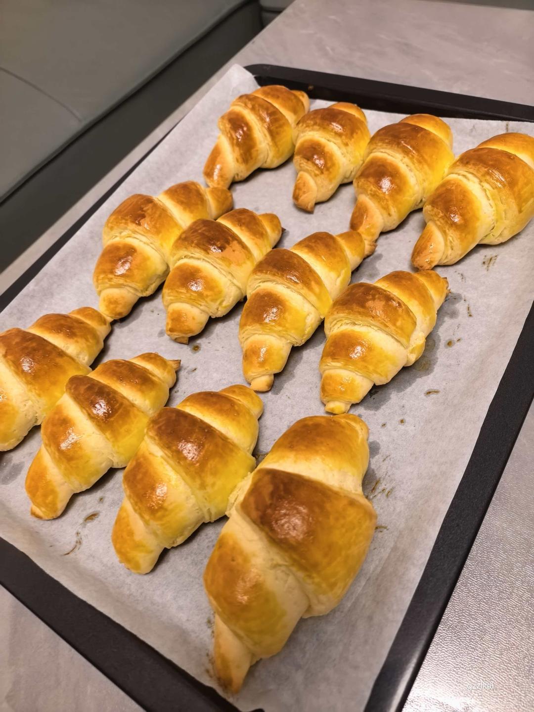 香酥泡乎牛角包•想不到这样处理面团吧‼️一次发酵