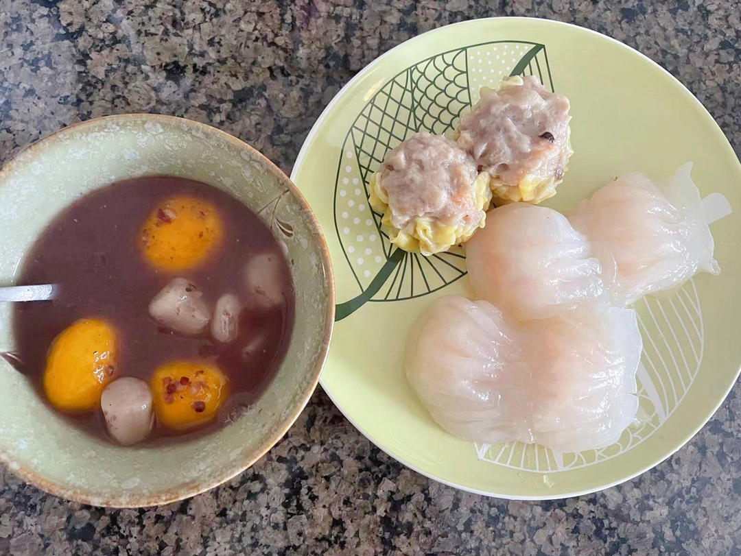 热乎乎甜滋滋的-超好吃/又沙沙/又有颗粒感的/芋圆红豆汤