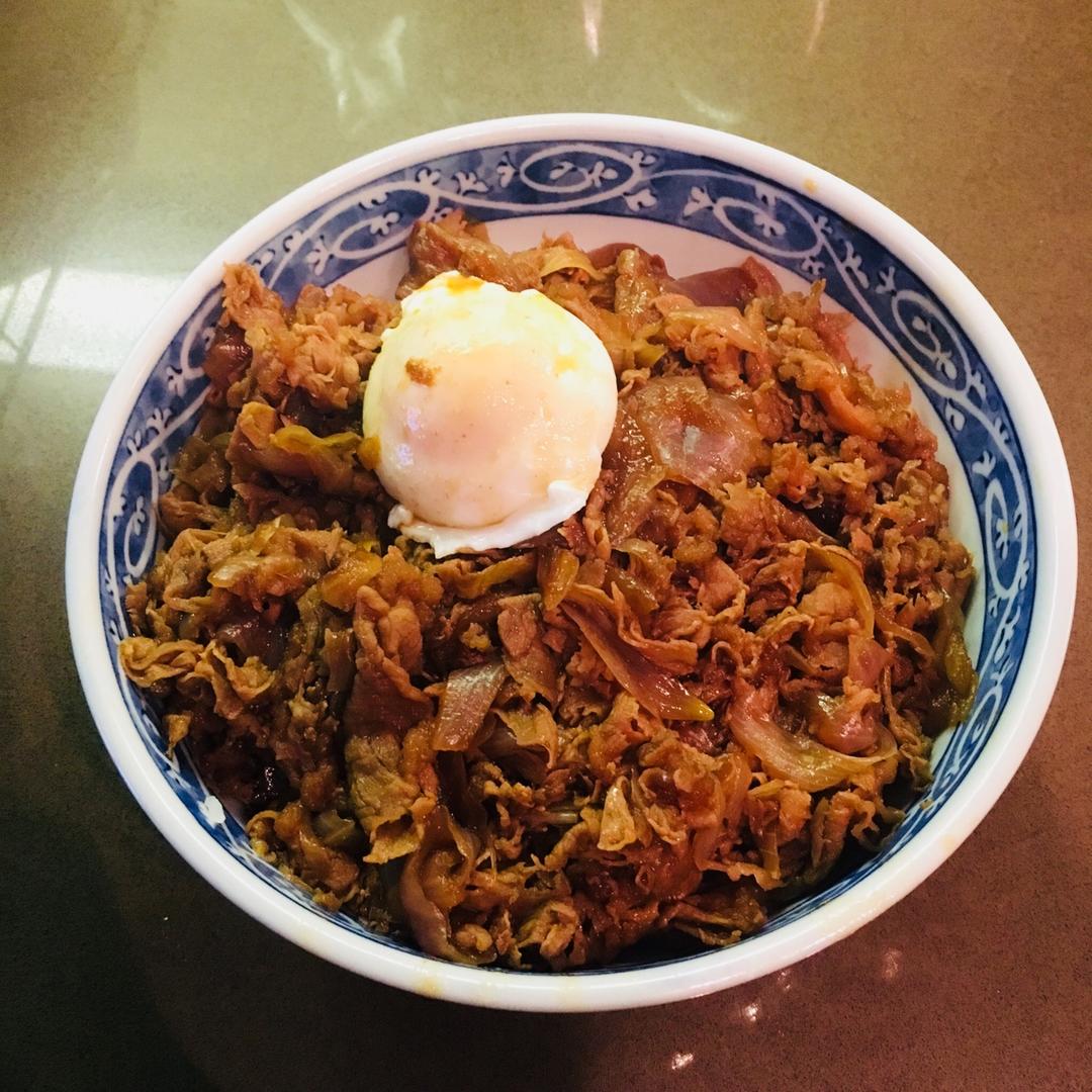 【温泉蛋牛肉盖饭】