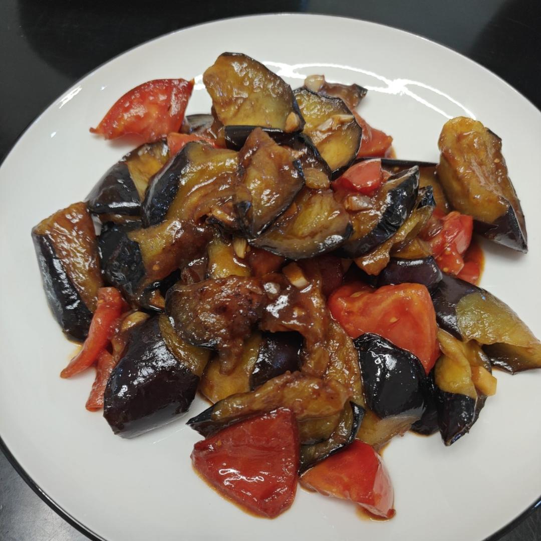 红烧茄子（佐西红柿尖椒）