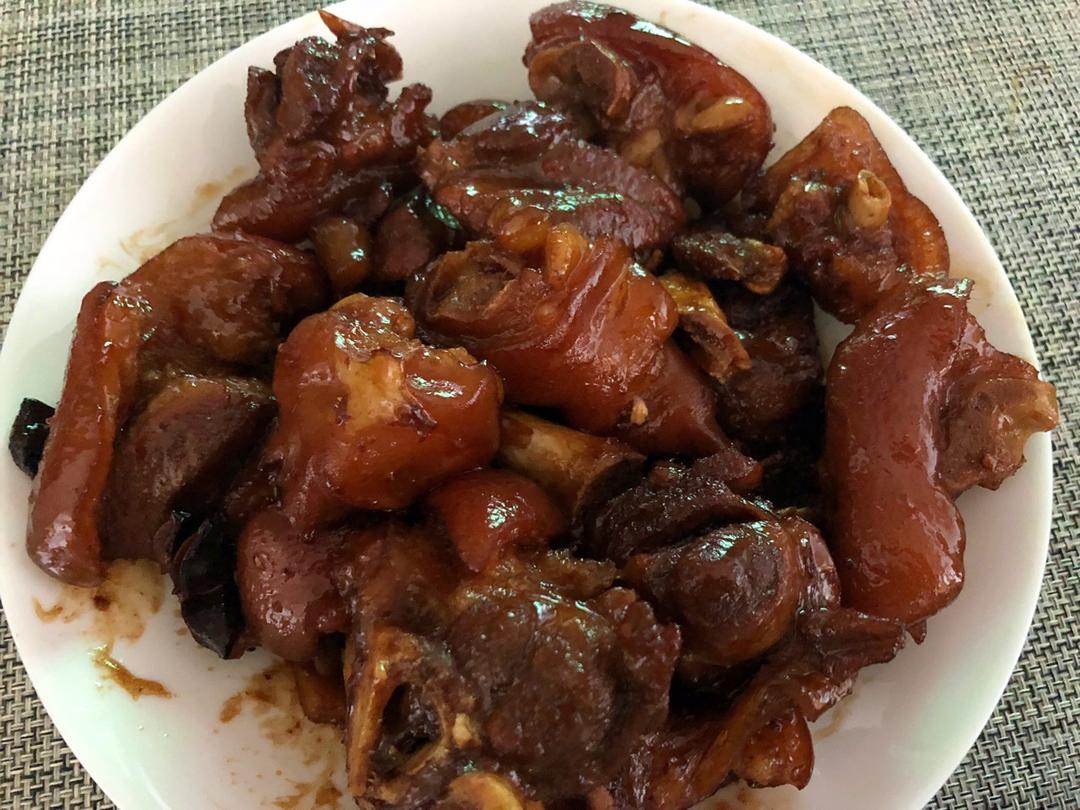 美味的家常菜：红烧猪蹄