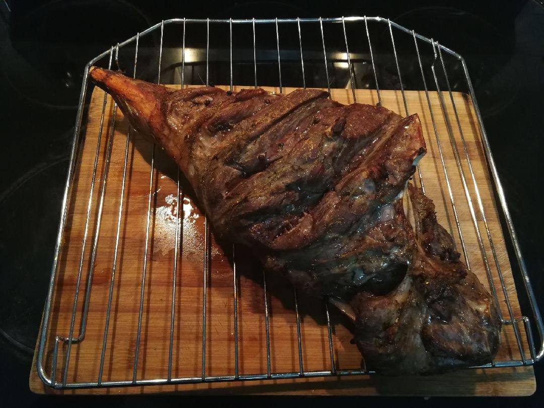 孜然蒜香烤羊腿
