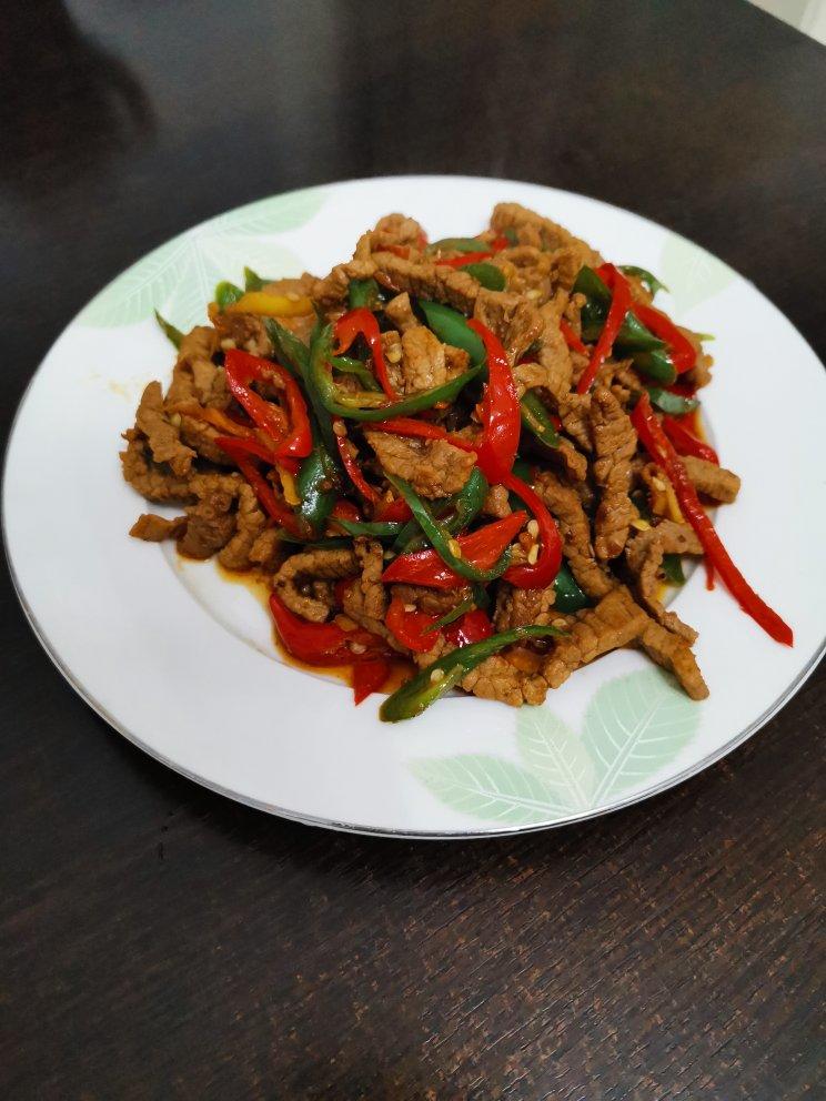 厨师长教你：“青椒牛肉丝”的家常做法，家乡的味道，先收藏了