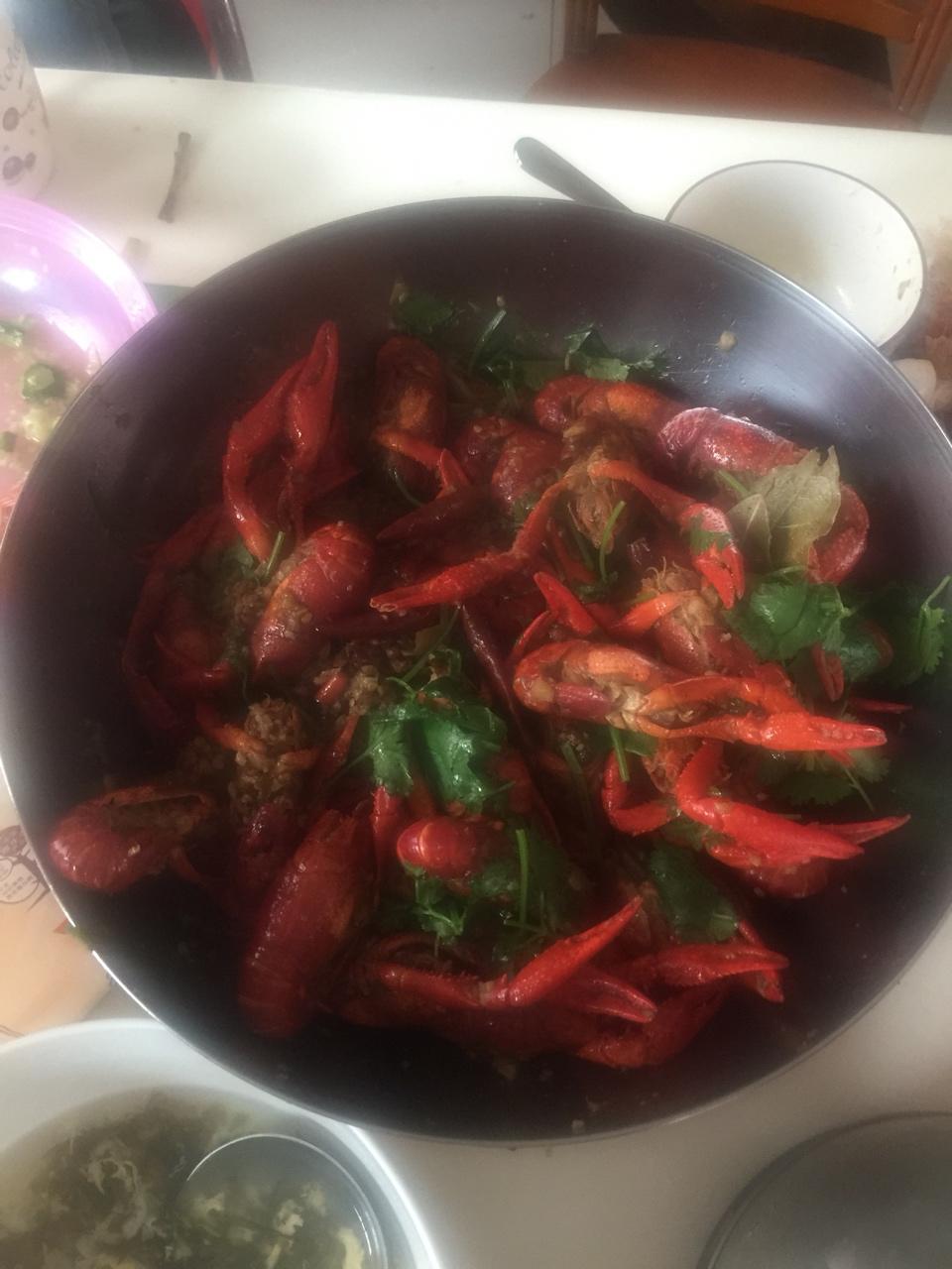 详解如何清理以及辨别小龙虾