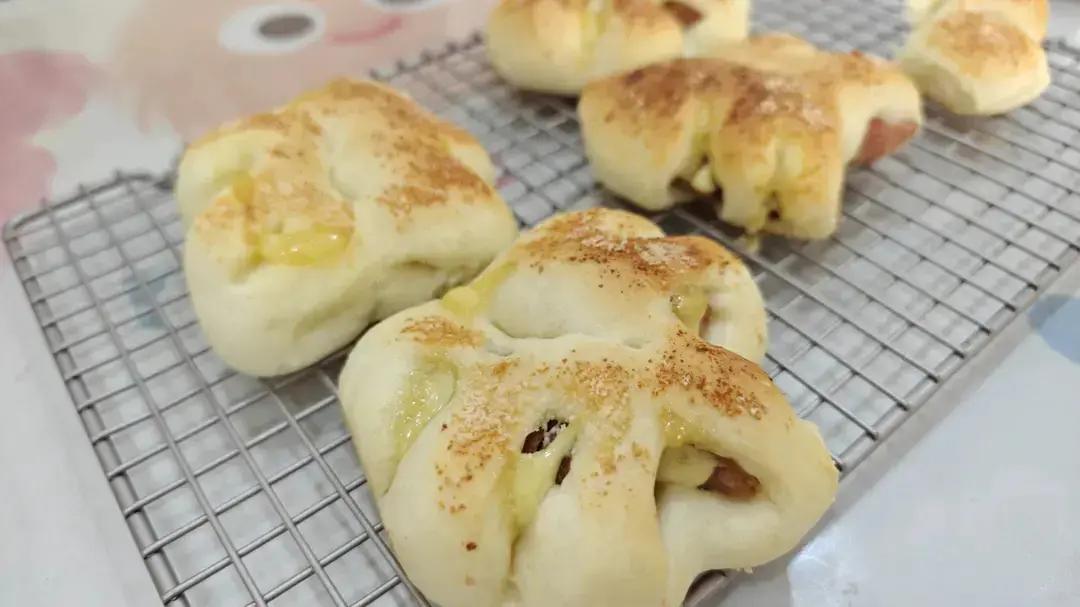 花型芝士肠仔包