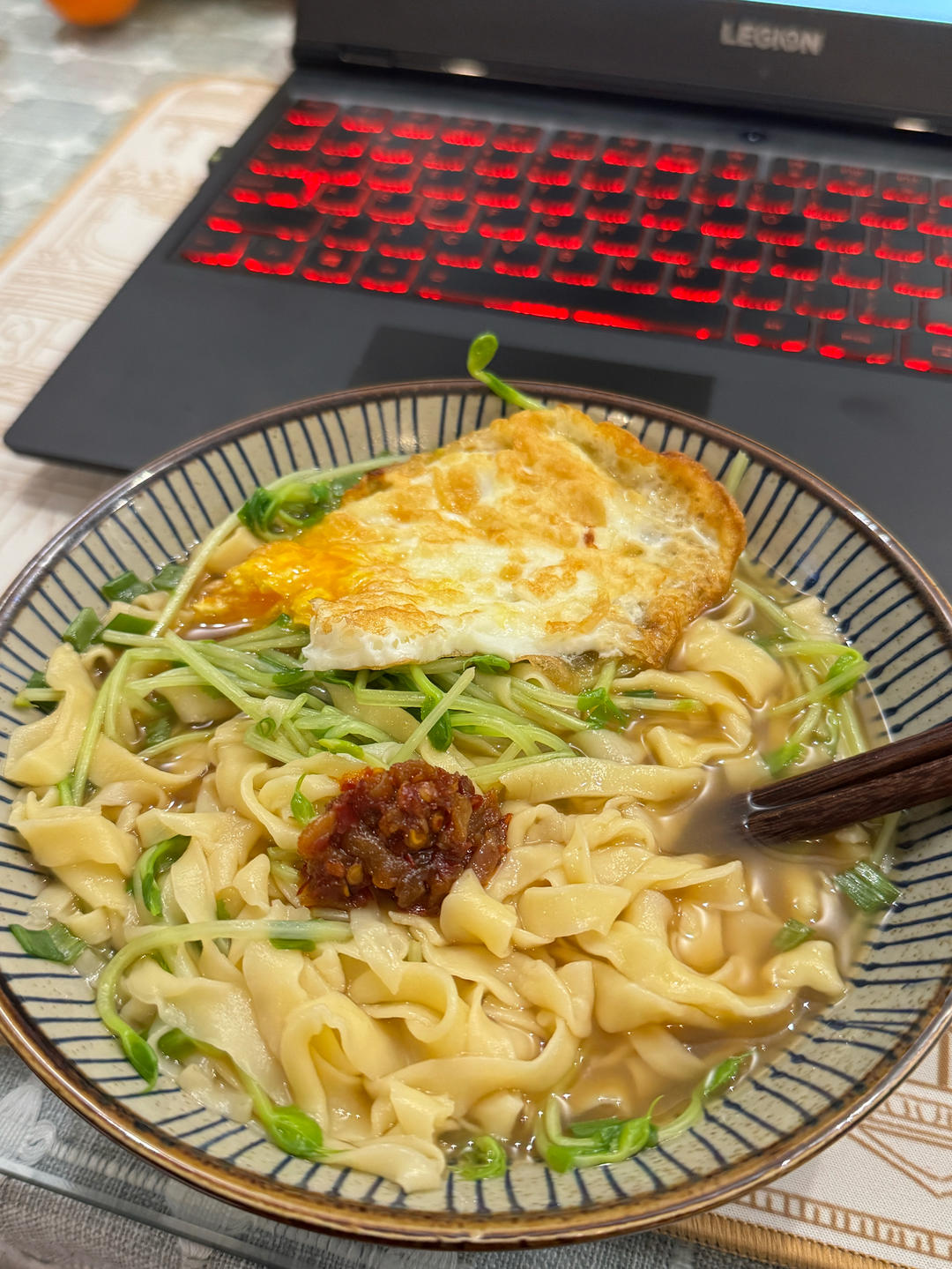 鸡蛋手擀面