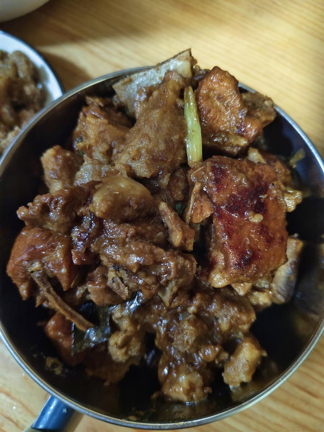 能让人连吃三碗米饭的芋头烧排骨