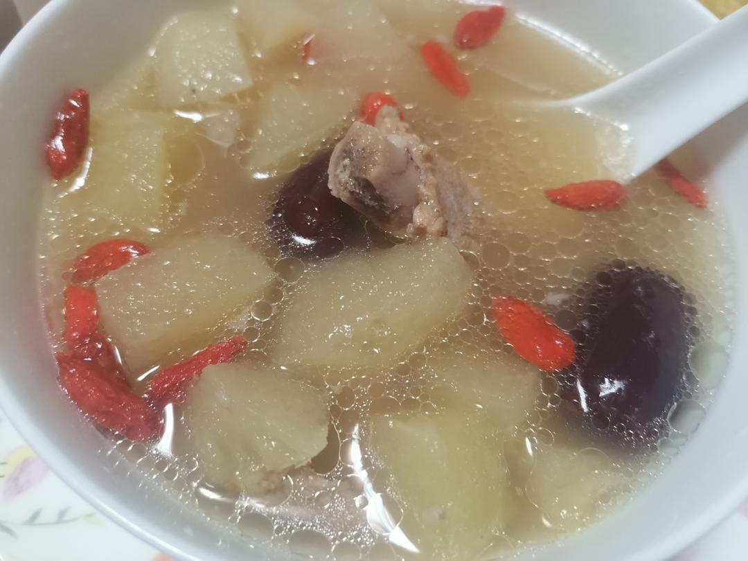 雪梨苹果排骨汤（润肺清燥，止咳化痰）