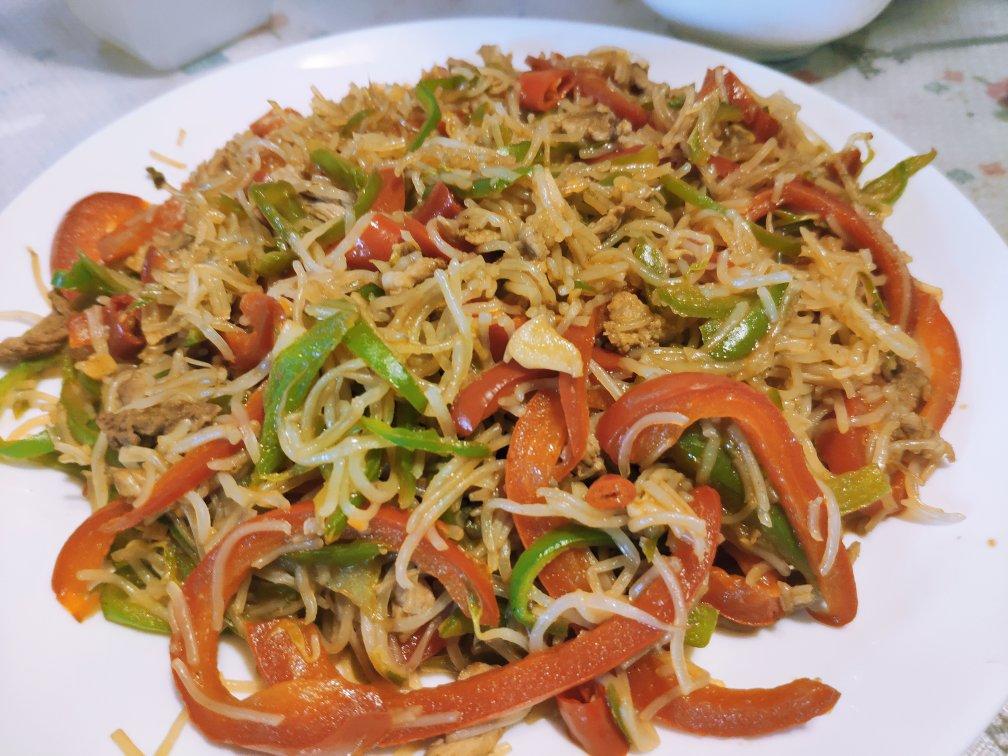 【豆芽炒粉丝】这种就叫其貌不扬，上桌人人抢！