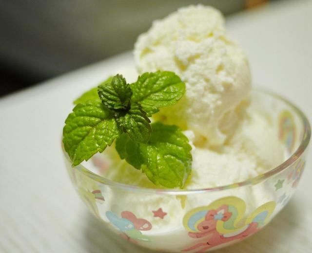 白色意式香草冰淇淋的做法