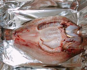 开胃傣味香茅烤鱼的做法 步骤4