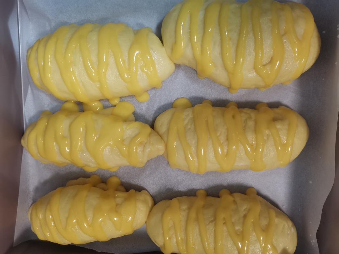 鲜奶油毛毛虫面包