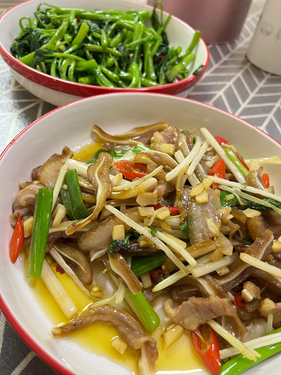 下饭家常菜：好吃到尖叫的辣椒炒猪耳~