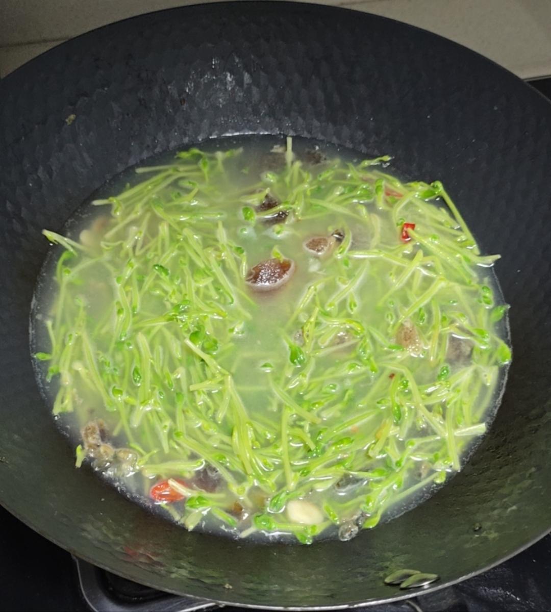 上汤皮蛋豆苗