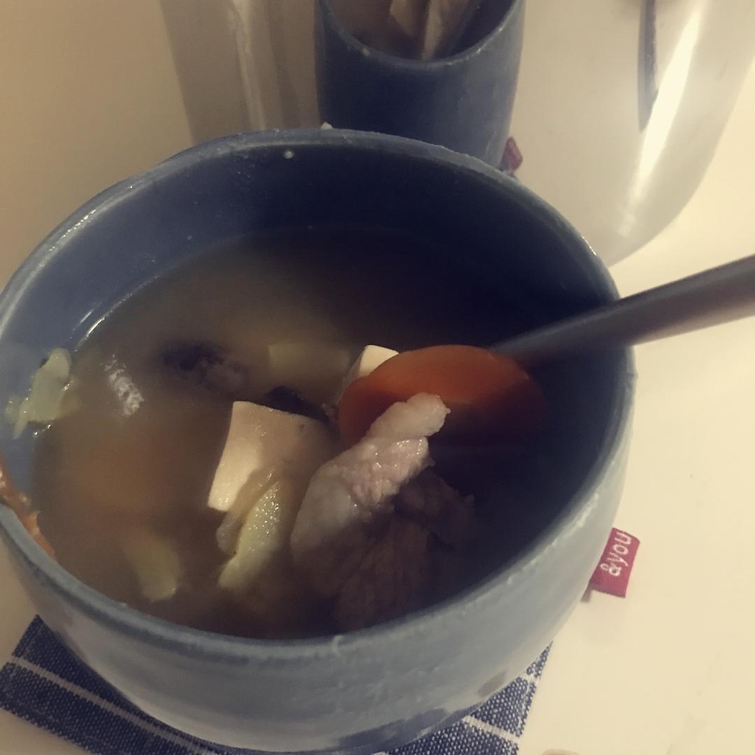 豚汁とんじる（日式猪肉味噌汤）