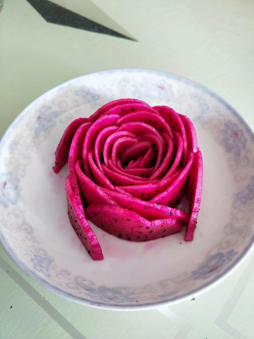爱吃白勺喵喵做的火龙果玫瑰花