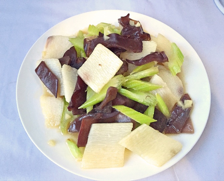 木耳山药炒西芹