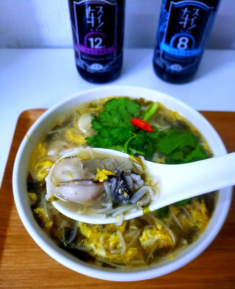 食香全做的蚵仔紫菜鸡蛋面线糊冬天喝一碗面线糊热腾腾大人小孩都喜欢