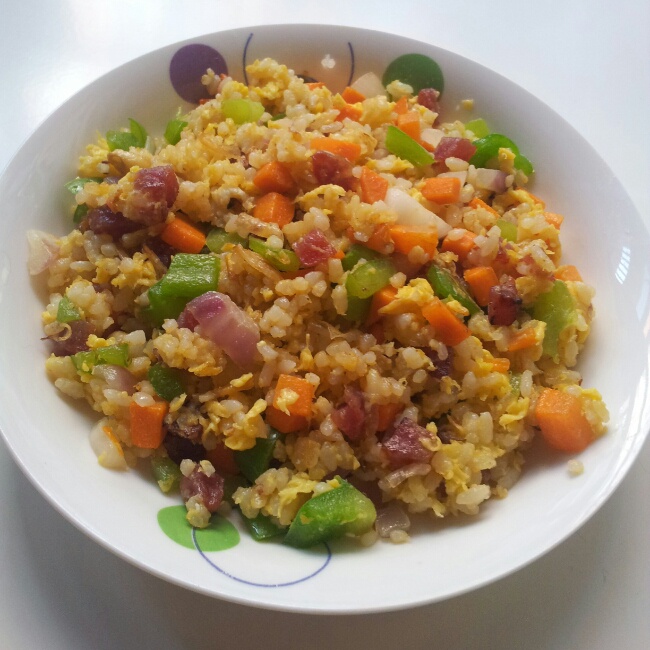 粒粒黄金腊肠炒饭（简易版）