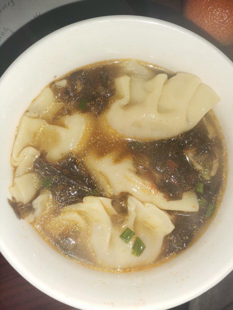 快手酸汤水饺（十分钟搞定）