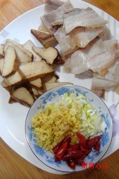 圆白菜回锅肉的做法 步骤1