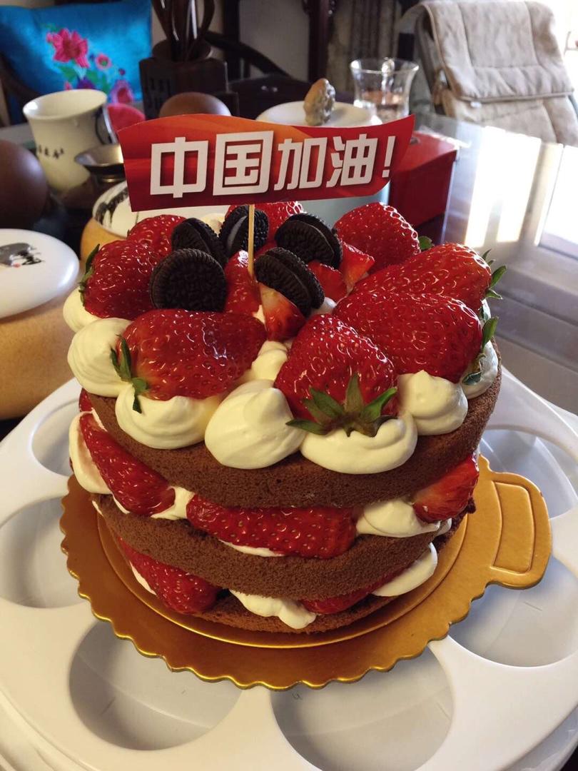 草莓果缤纷裸蛋糕