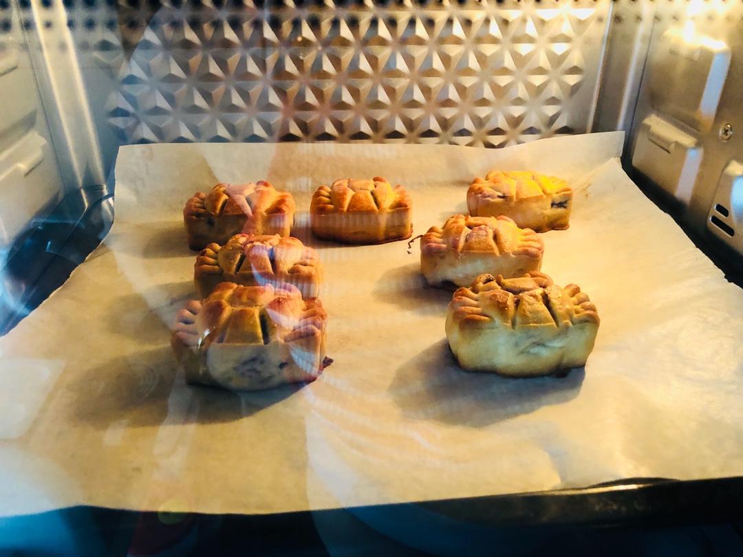 广式月饼——蛋黄莲蓉月饼