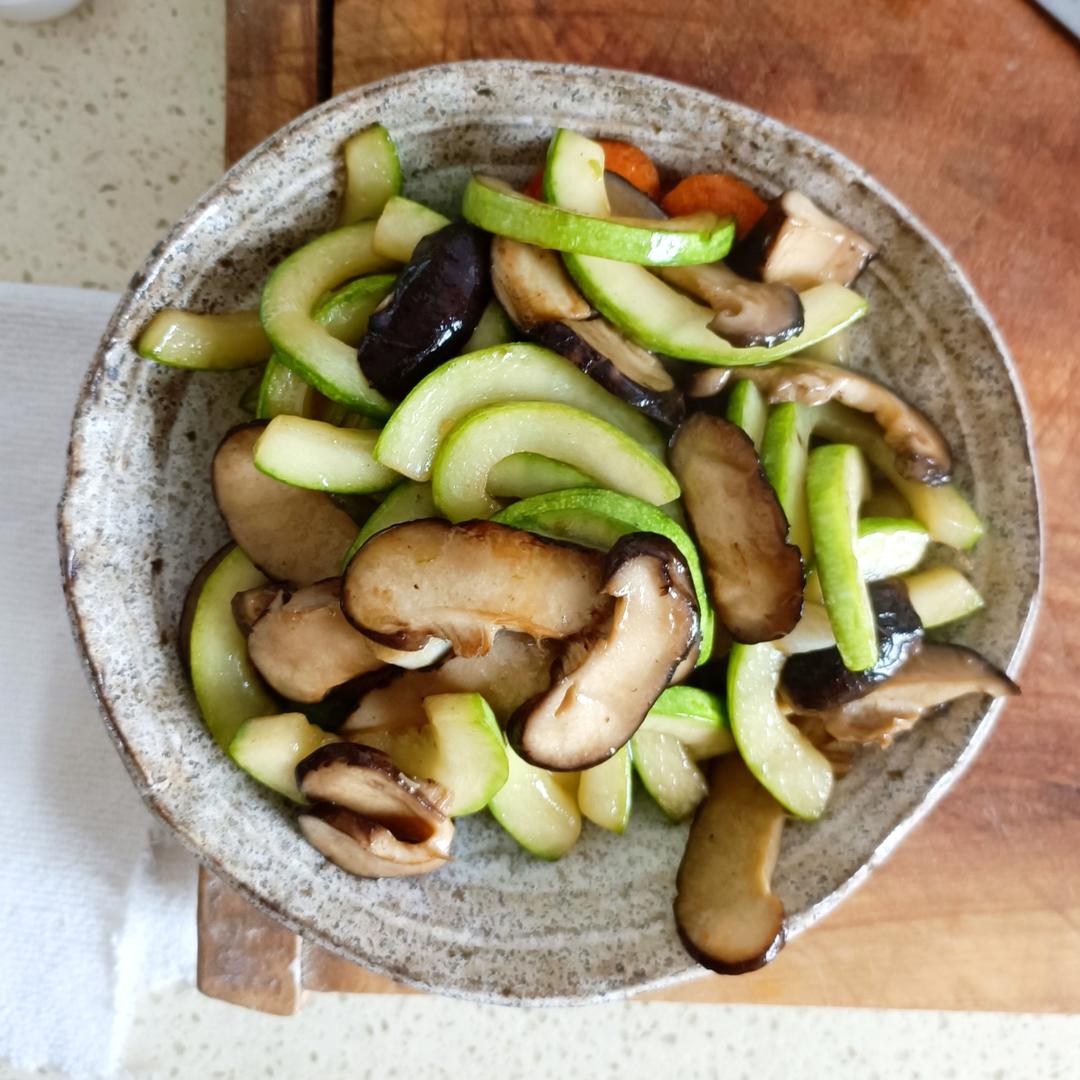 家常快手菜❗️低脂西葫芦炒香菇