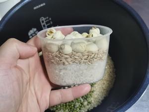 解暑的杂粮绿豆沙粥的做法 步骤2