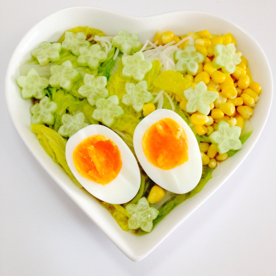 小鱼的爱心餐做的美美哒的爱心早餐