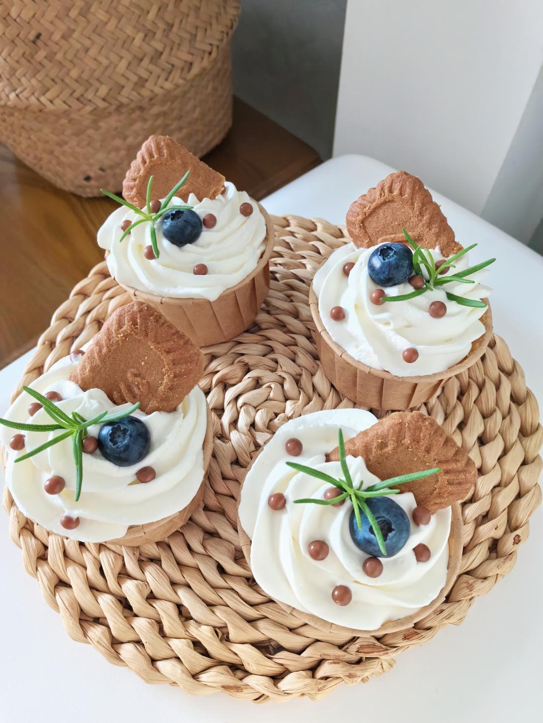 不塌陷不开裂不缩腰杯子蛋糕分享