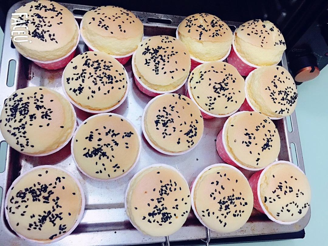 软绵绵戚风纸杯蛋糕