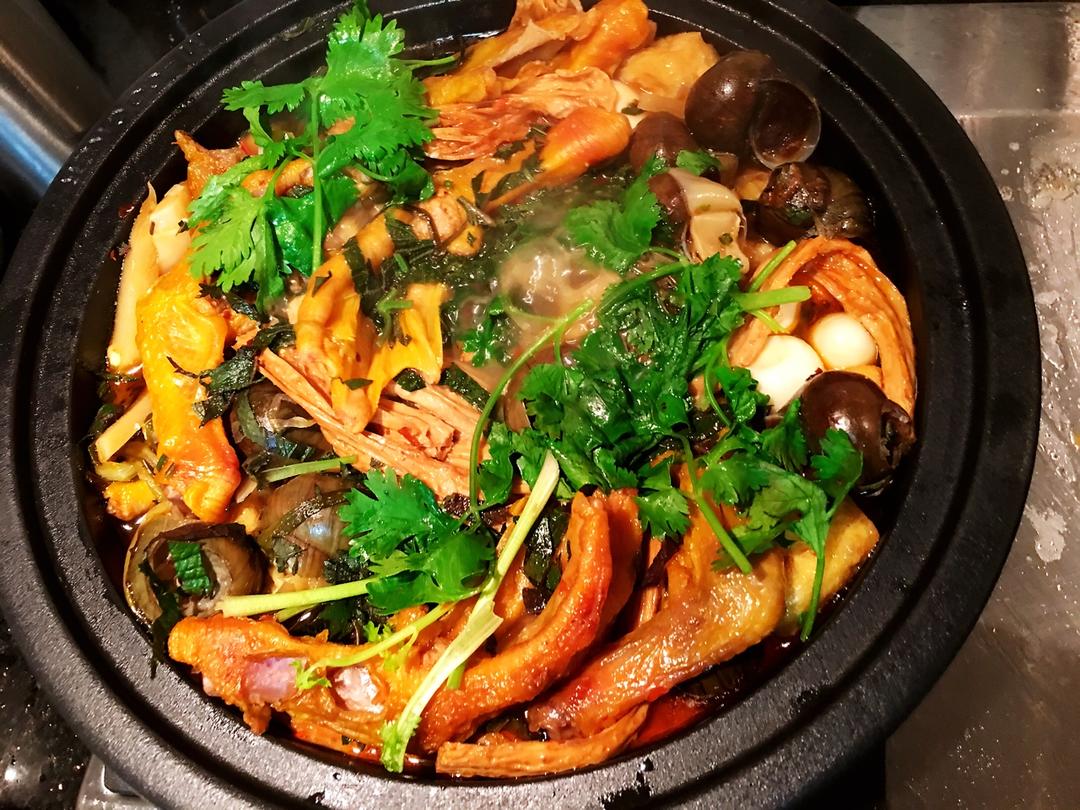 鸭脚（带皮）田螺煲