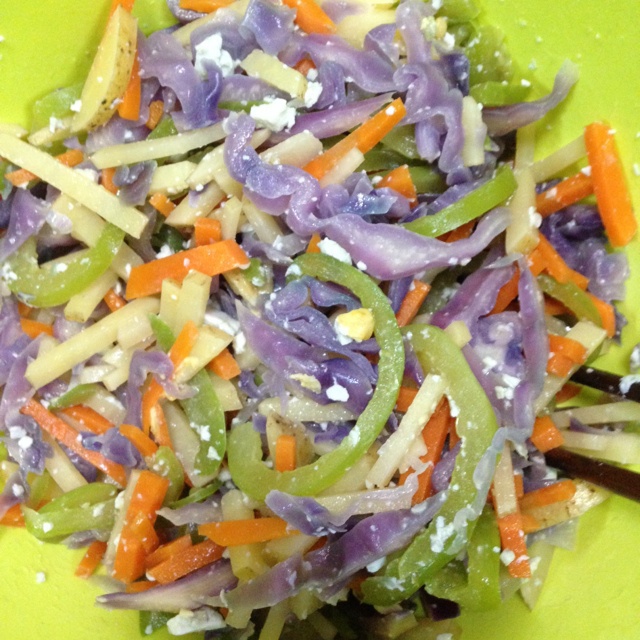 紫甘蓝黄瓜拌鸡蛋丝