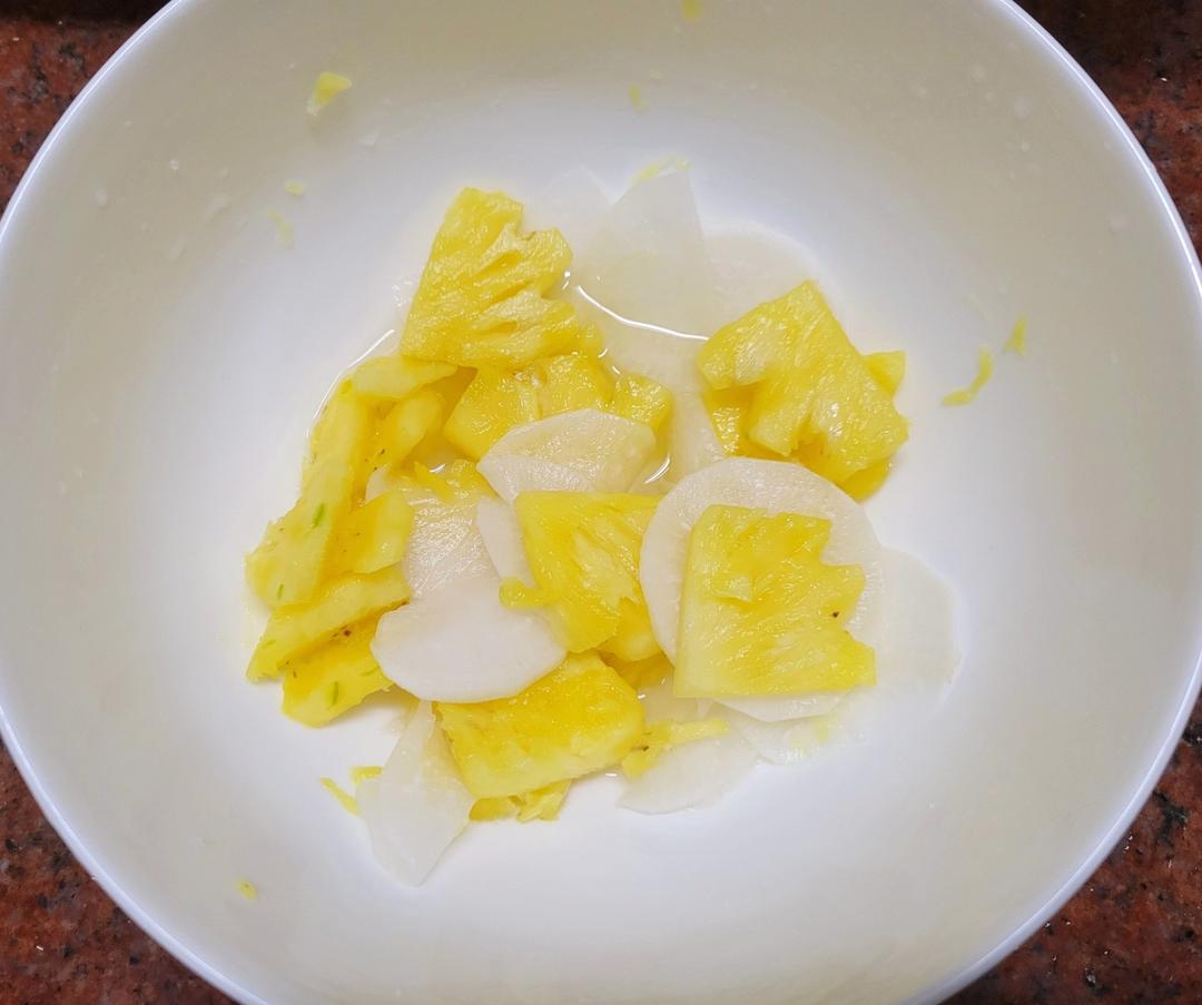 没想到萝卜和菠萝还能一起腌菜