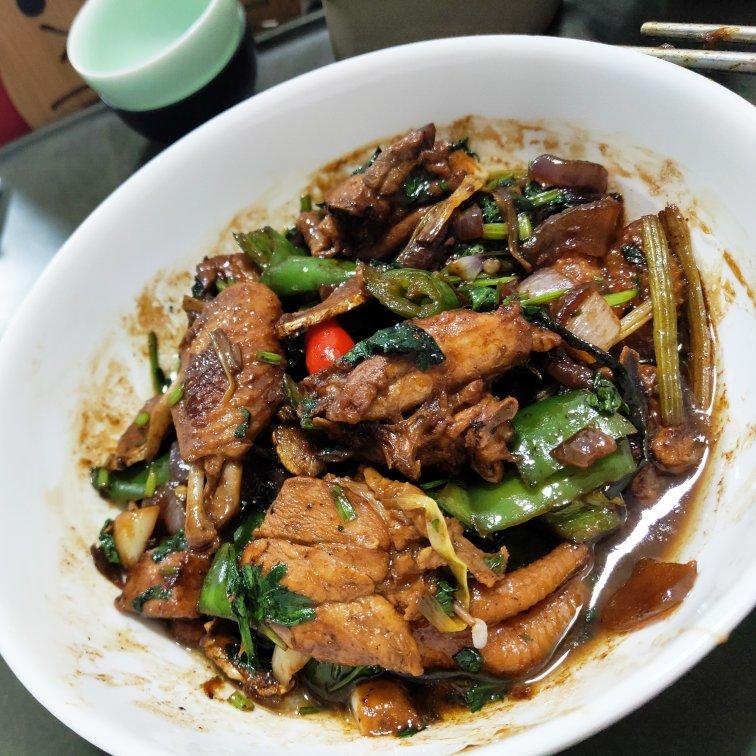 一鸡两吃的广东鸡煲