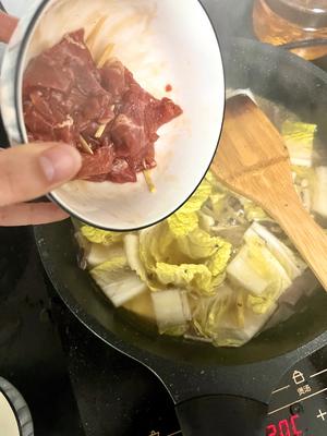 金针菇鸭血牛肉汤的做法 步骤8